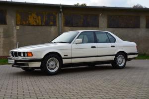 BMW 740i 1992 года  (UK)